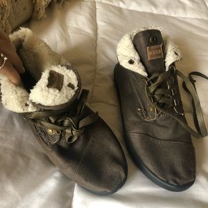 Toms Brown/White inner wool shoes